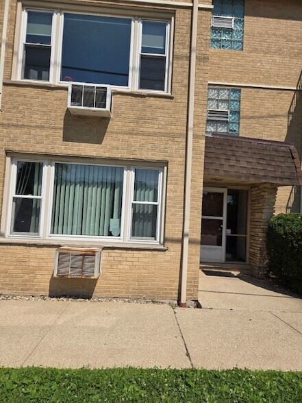 Foto del edificio - 8758 W Berwyn Ave