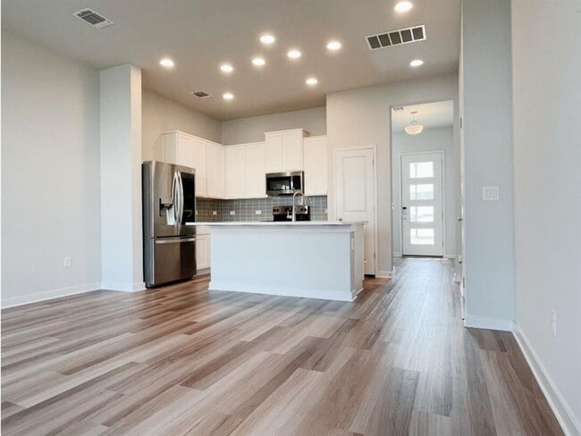 Foto del edificio - 15103 Ryman Rd