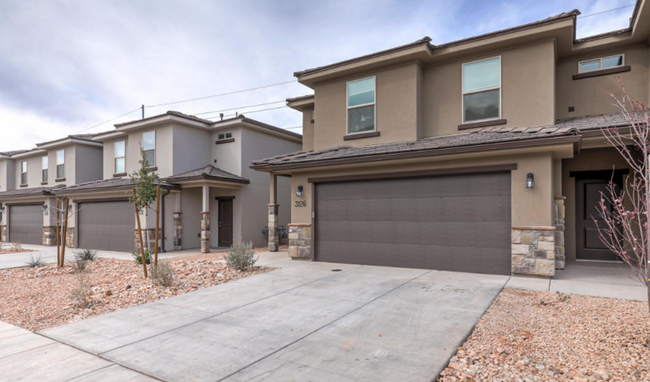 Building Photo - End Unit Fossil Hills Townhome with 3 Beds...