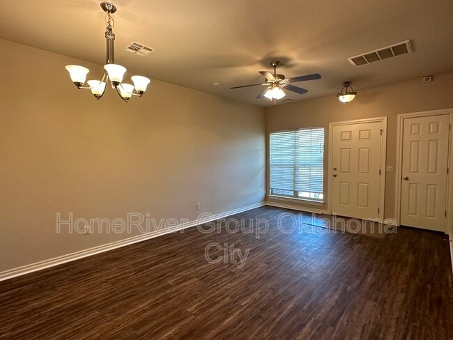 Building Photo - 922 SW 92nd St