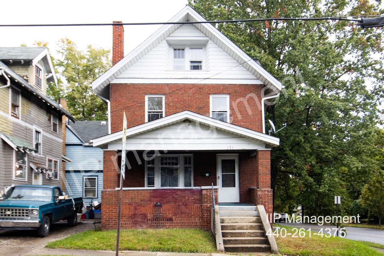 Foto principal - Beautiful 4-Bedroom Home in Akron is now F...