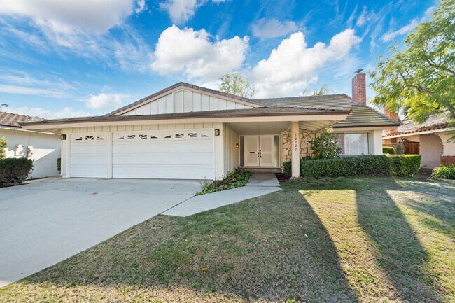 Building Photo - Beautiful Westlake First Neighborhood Family Home w/ Large Backyard with Panoramic Mtn Views