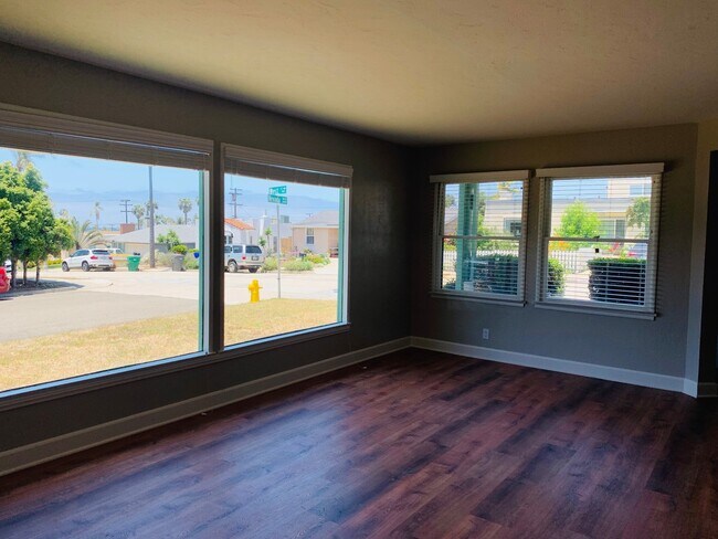Foto del edificio - 2BR/1BA Single Family Home! 1 Car Detached...