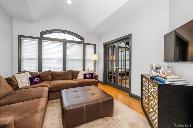 Foto del edificio - 7 Hopkins Ln