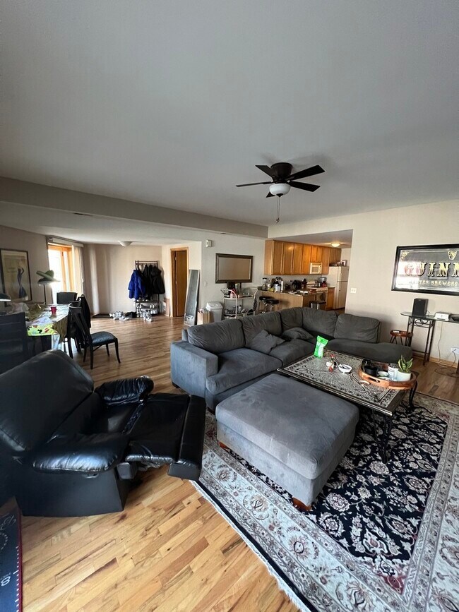 Foto del edificio - 865 W Buckingham Pl
