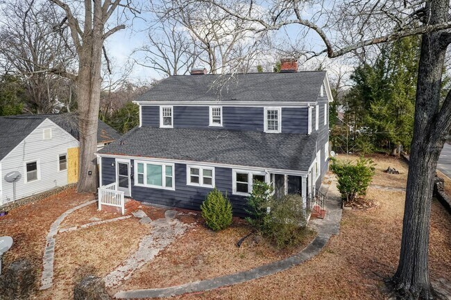 Building Photo - Gorgeous Move-In Ready Home