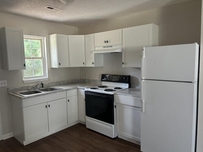 Foto del edificio - 1727 W Pine Lake Dr