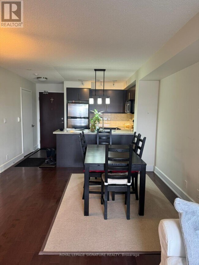 Photo du bâtiment - 676-676 Sheppard Ave E