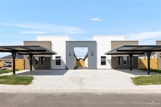 Building Photo - 21 Hilltop Ave