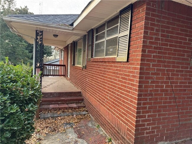 Building Photo - 556 Lamar Dr