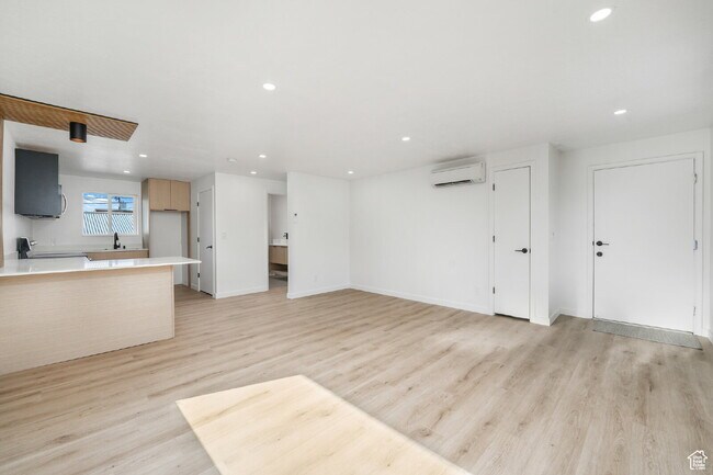 Foto del edificio - Renovated Apartment in Salt Lake City | Available Now