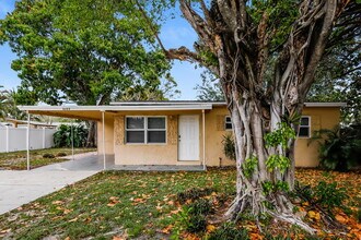 Building Photo - 1311 NE 33rd St