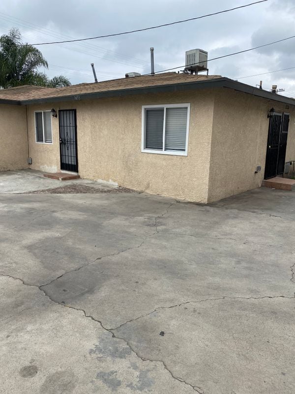 Foto del edificio - 1453 W 108th St