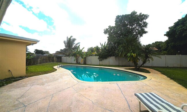 Foto del edificio - 7450 SW 15th St