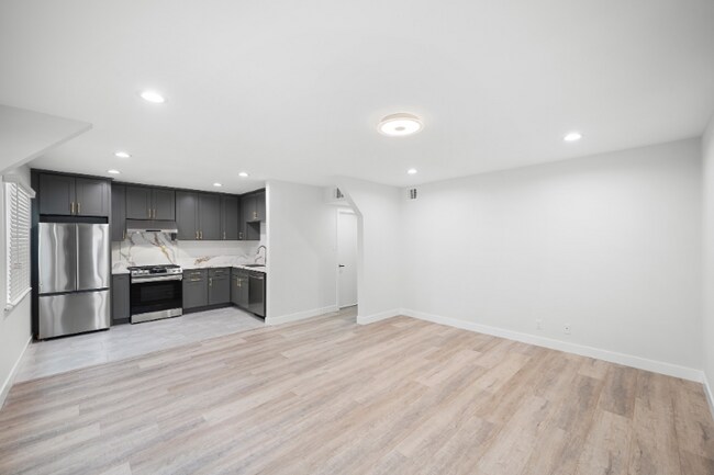 Foto del edificio - 623 E Chevy Chase Dr