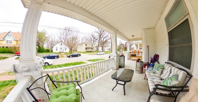 Building Photo - 3D Tour Available - Huge House! Pet friend...
