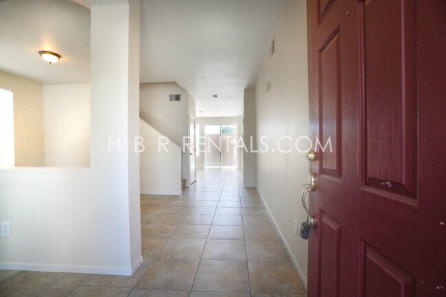 Foto del edificio - Charming 4-Bed, 2.5-Bath Home in Tracy’s E...