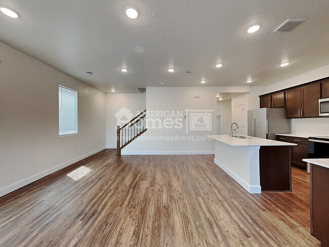 Building Photo - 1286 Village Green Trail