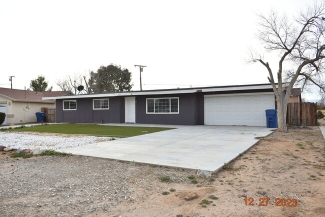 Building Photo - Modern Living in California City