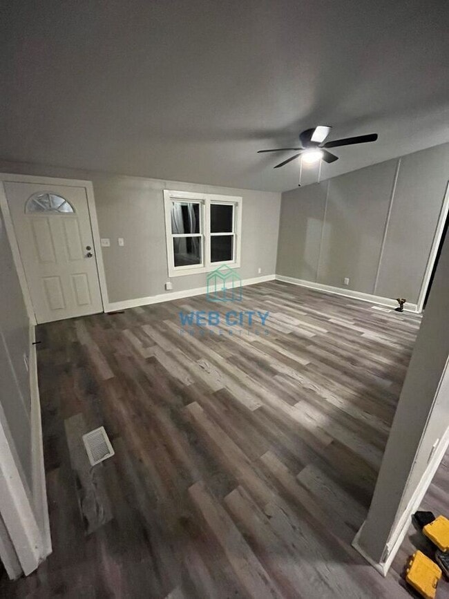 Foto del edificio - 15395 Flud Rd