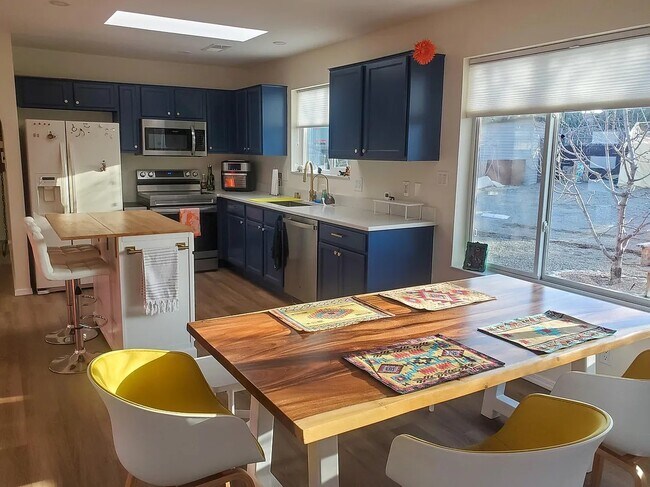 Building Photo - 948 Acequia de las Joyas