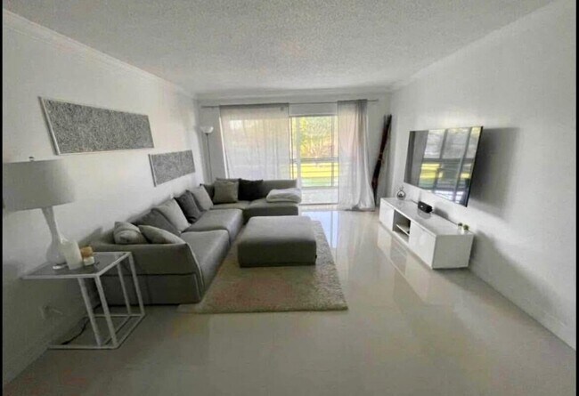 Foto del edificio - 209 Waterway Dr S