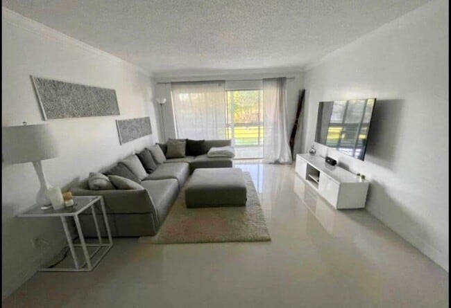 Building Photo - 209 Waterway Dr S