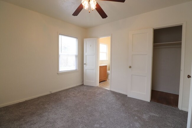 Building Photo - Cute Northwest Home