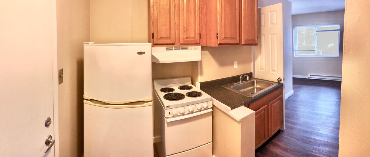 kitchen - 506 S Graham Ave