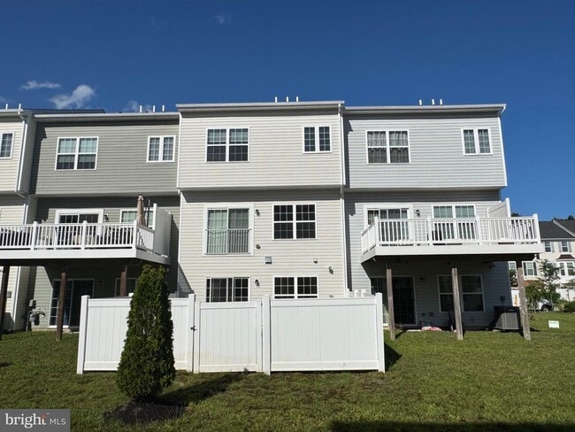 Building Photo - 20955 Brunswick Ln