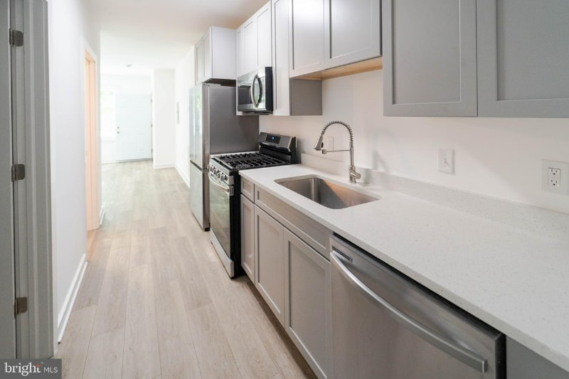 Primary Photo - 1500 V St SE