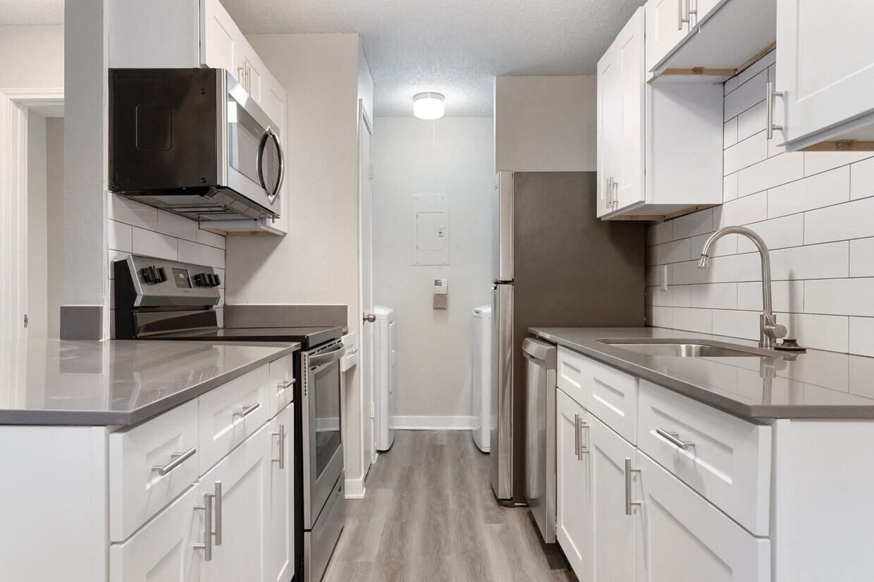 Tides on Copper Creek 9811 Copper Crk Austin, TX