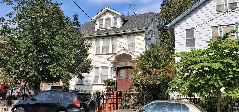 Primary Photo - 91 Tillinghast St