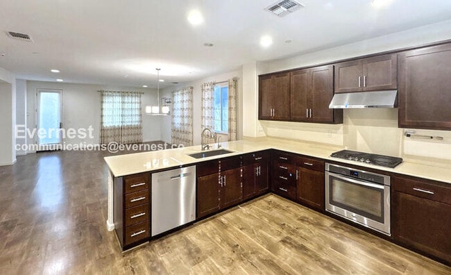 Building Photo - 60 Regency Pl