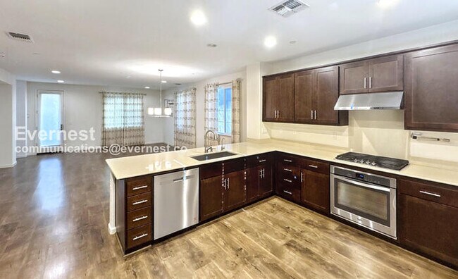 Building Photo - Modern Comfort Meets Convenience in Haywar...