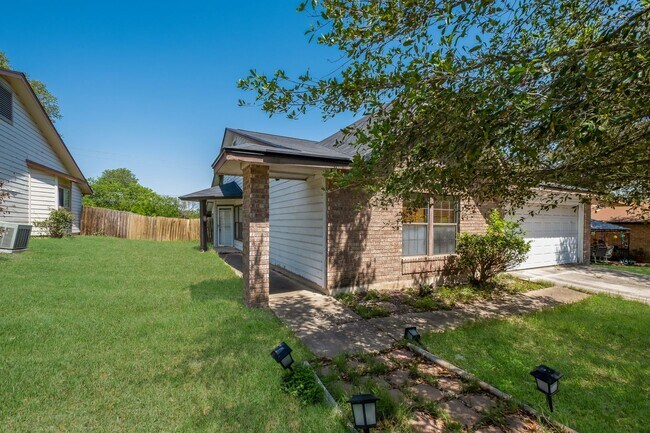 Foto del edificio - 9919 Fortune Ridge Dr