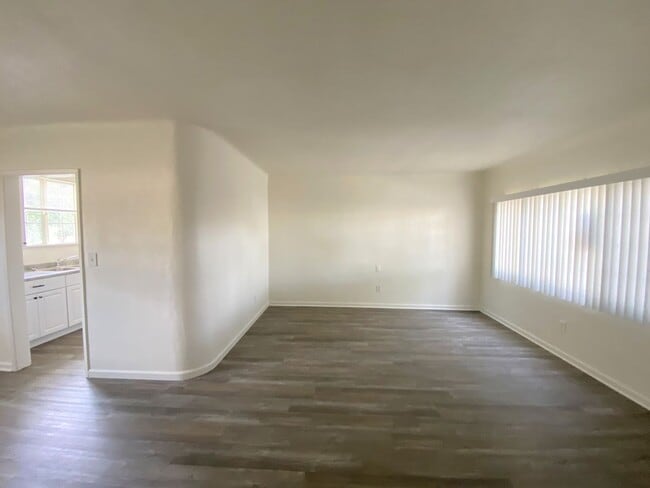 Building Photo - 2717 N Crescent Ave