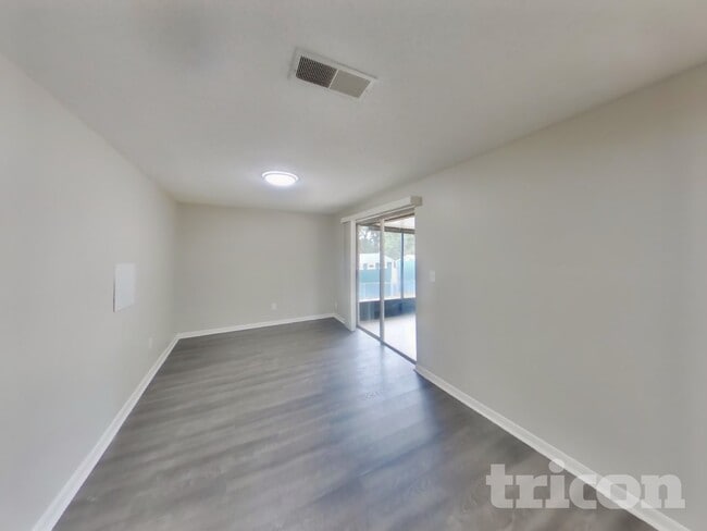 Foto del edificio - 1203 Seffner Valrico Rd