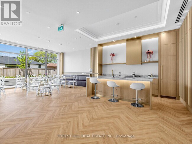 Building Photo - 700 Sheppard Ave W