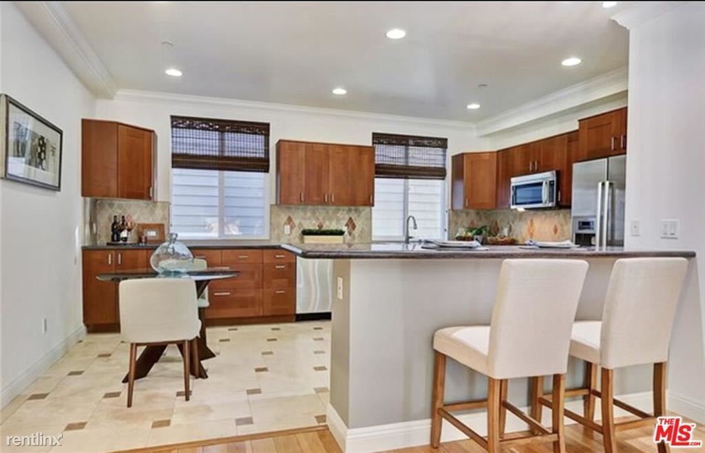 2 br, 2.5 bath Townhome 2470 S Centinela... Townhome Rentals in Los