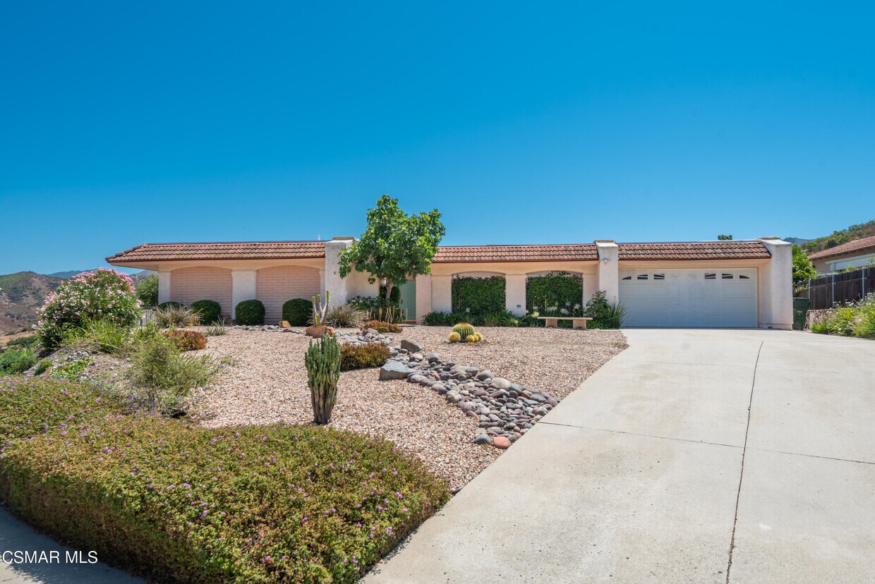 Primary Photo - 32482 Saddle Mountain Dr