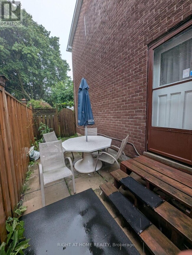 Building Photo - 1373 Everton St