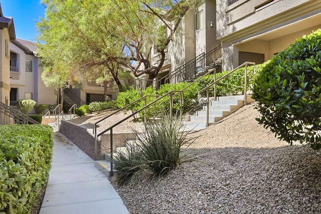 Foto del edificio - Great 2 Bed, 2 Bath First Story Condo In Northwest Vegas