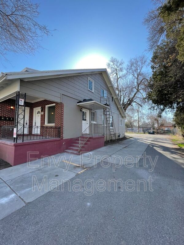 Building Photo - 2943 Porter Ave