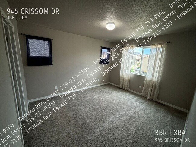Foto del edificio - 945 Grissom Dr.