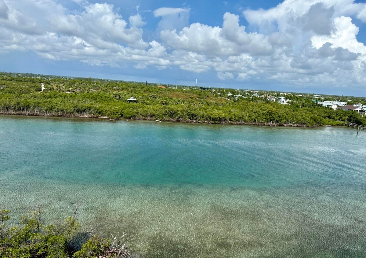 Foto principal - 375 S Beach Rd