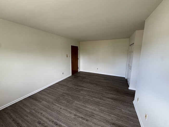 Building Photo - 306 E Ridley Ave