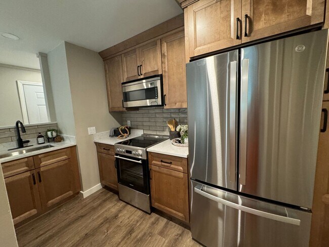 Foto del edificio - Beautiful One Bedroom Condo - HEAT INCLUDED!!