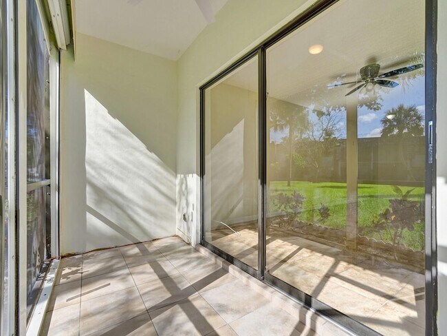 Building Photo - 3109 Oakland Shores Dr