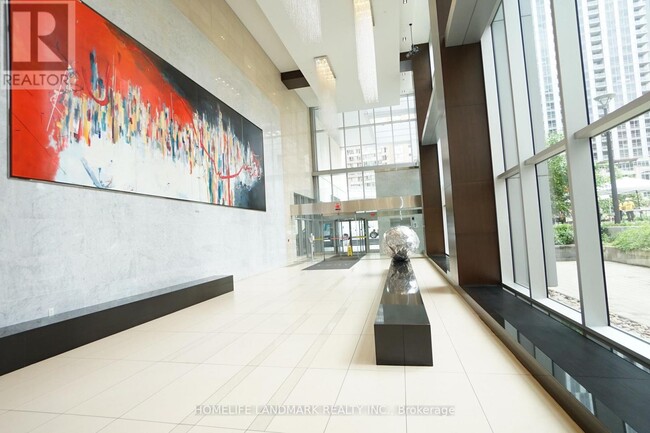 Building Photo - 386 Yonge St